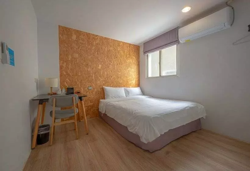 Light Hostel