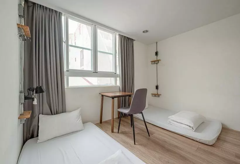 Light Hostel