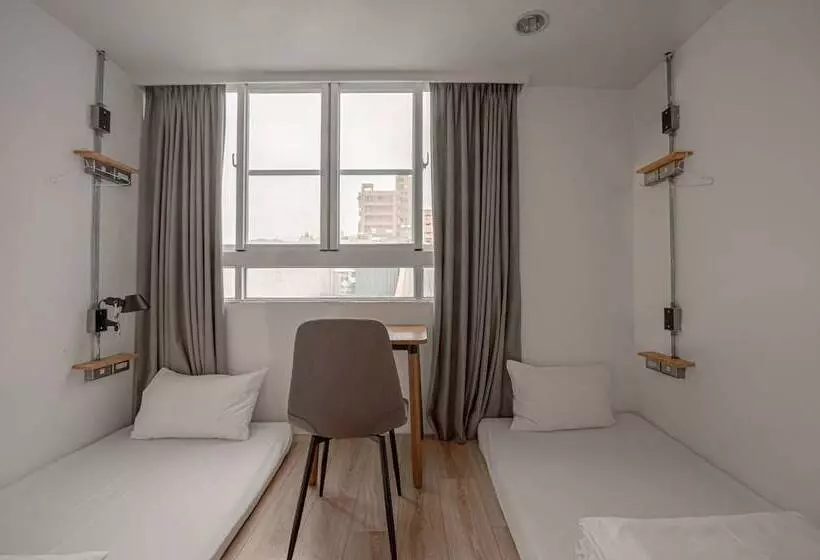 Light Hostel