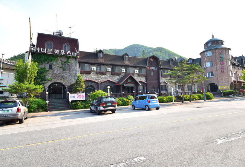 פנסיון Honeymoon House