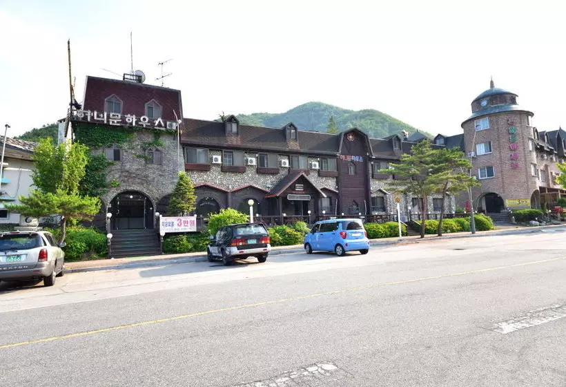 펜션 Honeymoon House