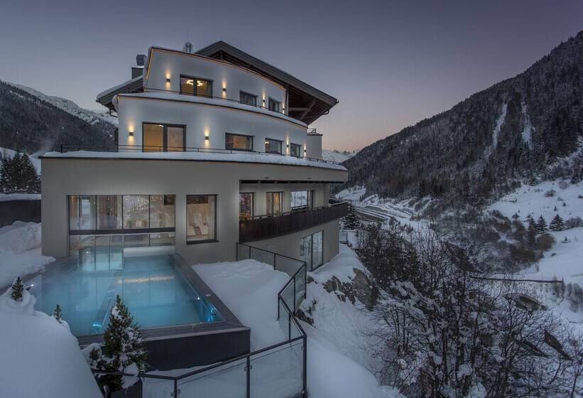 Heart Hotel Grischuna