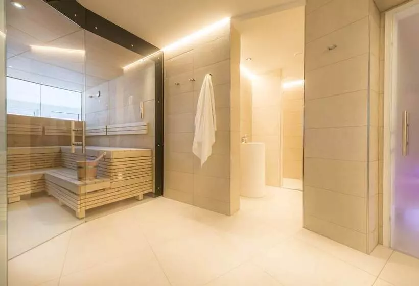 Heart Hotel Grischuna