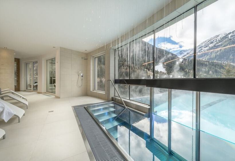 Heart Hotel Grischuna