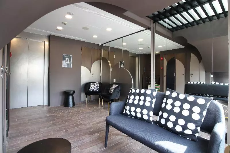 هتل St Signature Bugis Beach