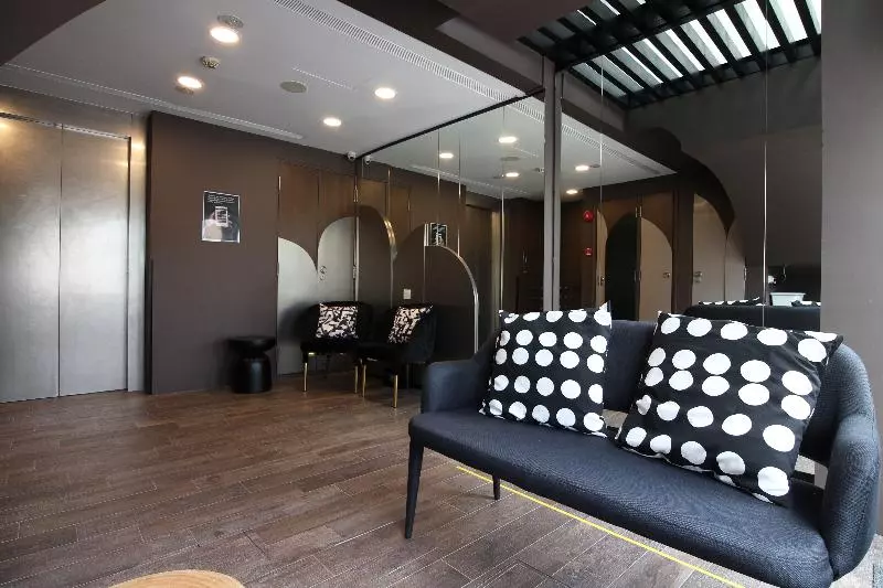 هتل St Signature Bugis Beach