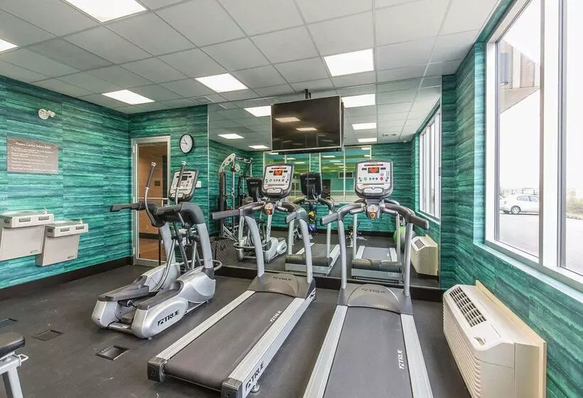 هتل Comfort Inn & Suites Airport North