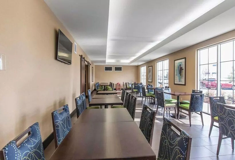 هتل Comfort Inn & Suites Airport North