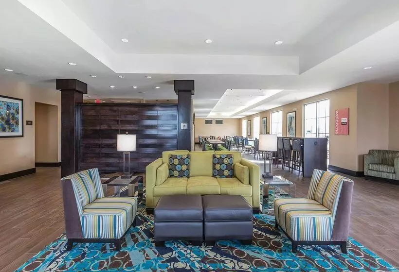 هتل Comfort Inn & Suites Airport North