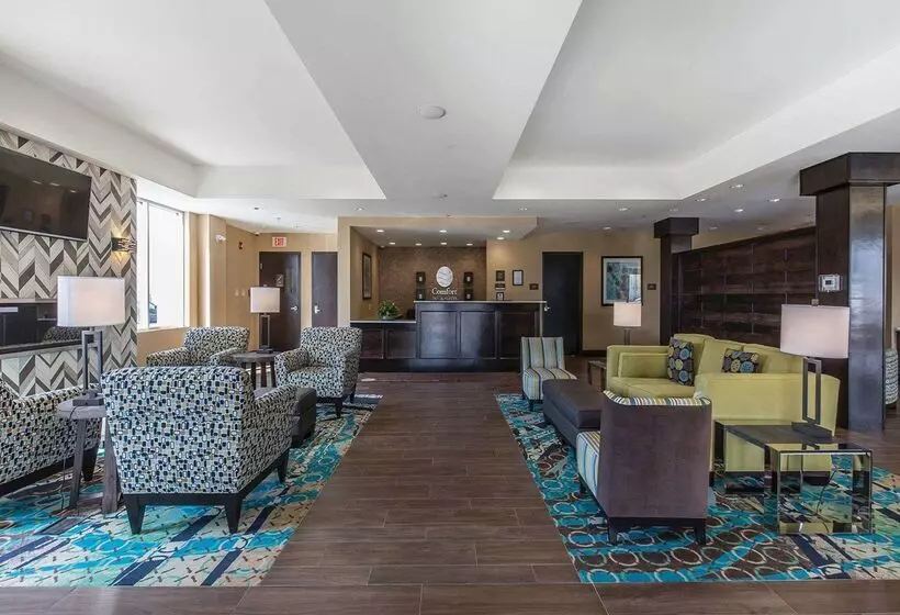 هتل Comfort Inn & Suites Airport North