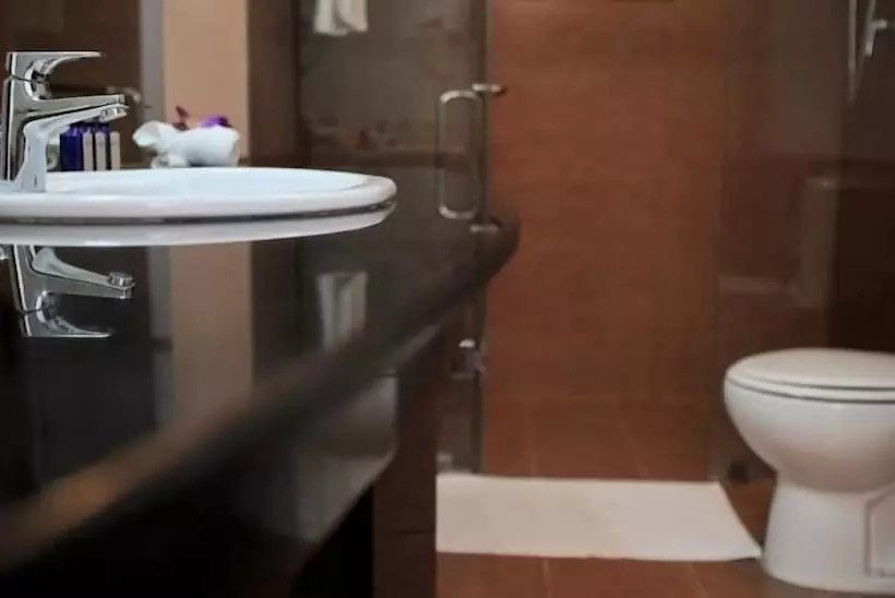 Hotel Lavendish Okrin