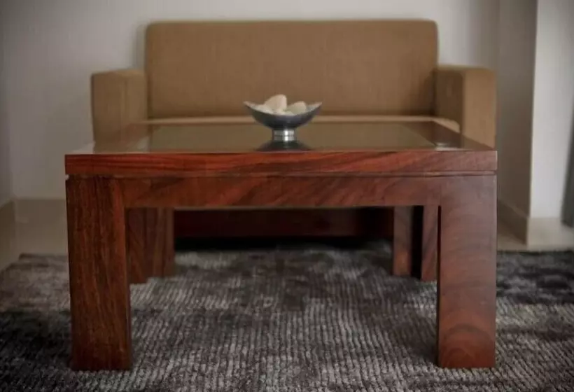 Hotel Lavendish Okrin