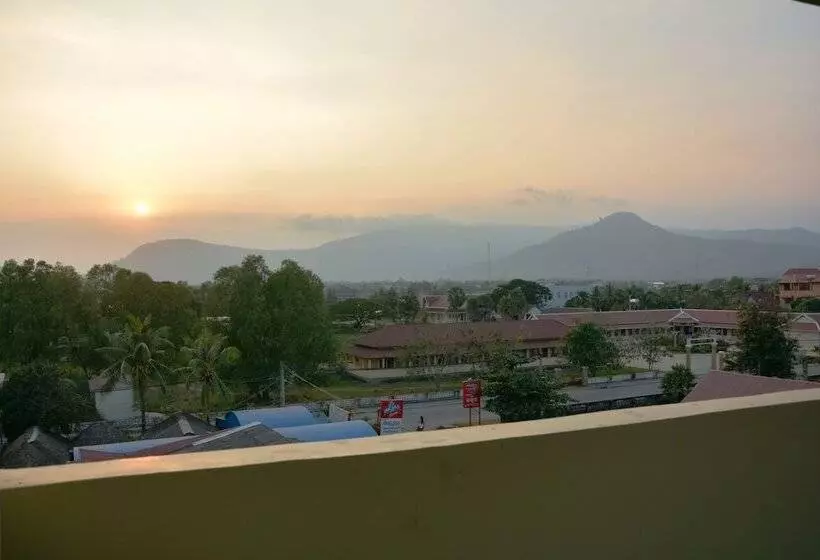 Hotel Neakru Guesthouse And Restaurant