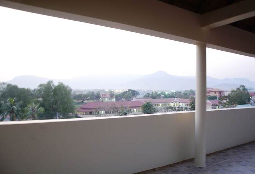 فندق Neakru Guesthouse And Restaurant