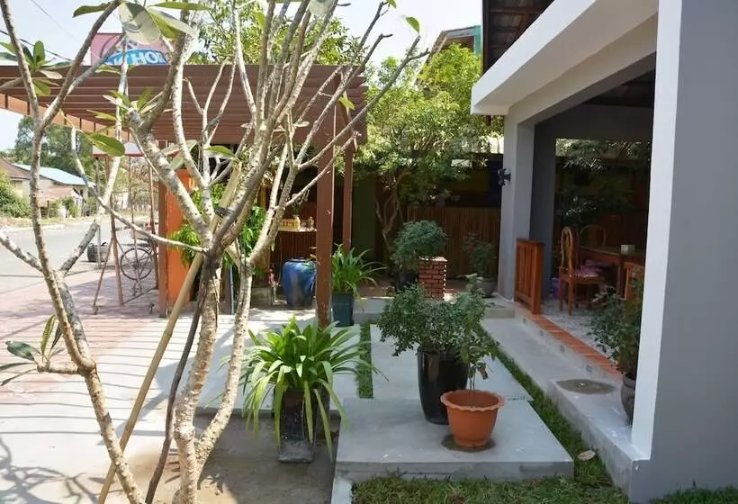 Hotel Neakru Guesthouse And Restaurant