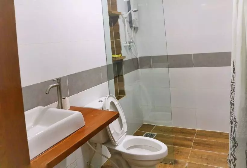 Hotel Neakru Guesthouse And Restaurant