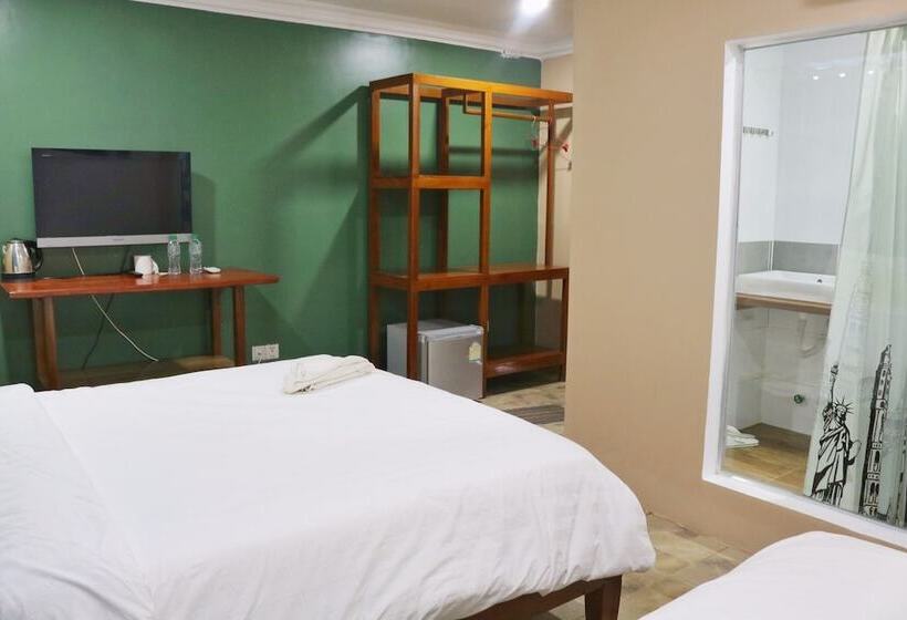 فندق Neakru Guesthouse And Restaurant