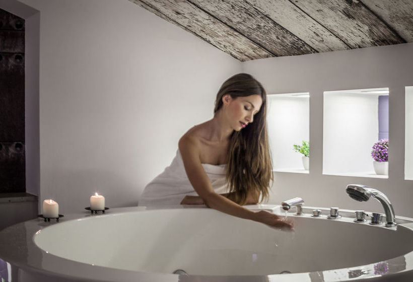 فندق Emphasis Suites & Rooms