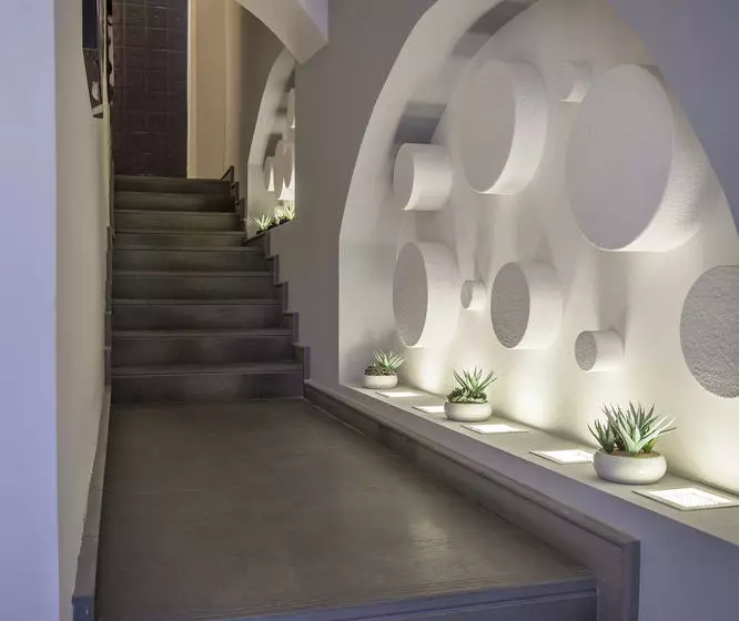 ホテル Emphasis Suites & Rooms
