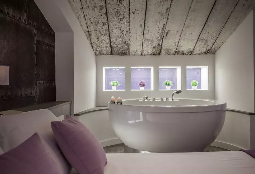 ホテル Emphasis Suites & Rooms