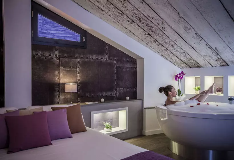 ホテル Emphasis Suites & Rooms