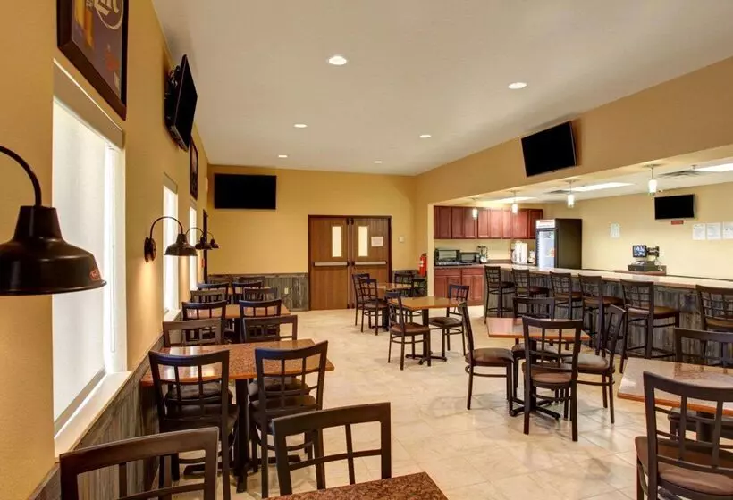 ホテル Rodeway Inn & Suites