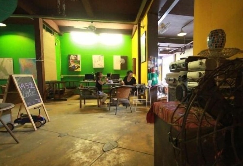 בית מלון כפרי Sritrang