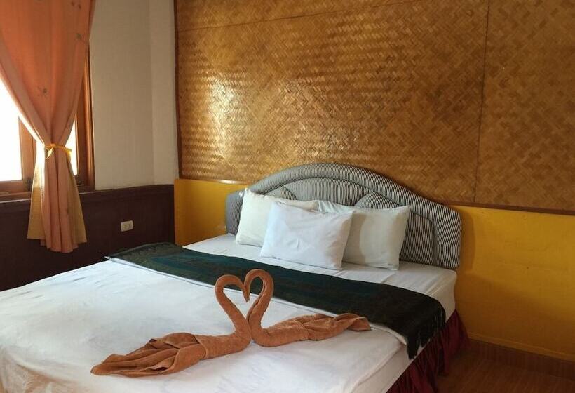 בית מלון כפרי Sritrang