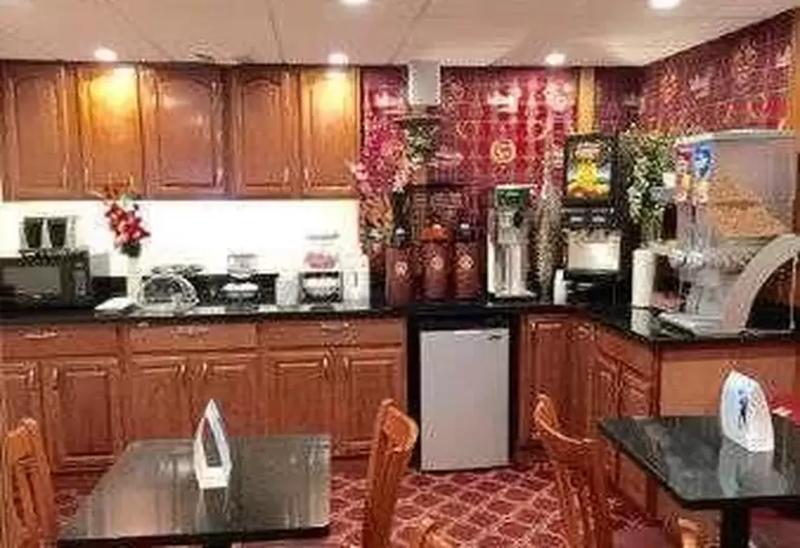 فندق Travelodge By Wyndham Manhasset