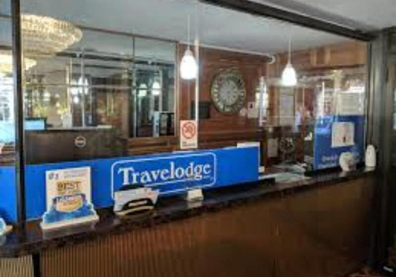 호텔 Travelodge By Wyndham Manhasset