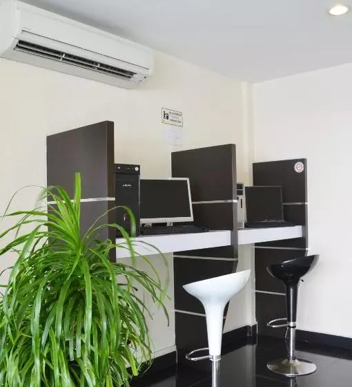 هتل Lavender Inn Nusa Bestari