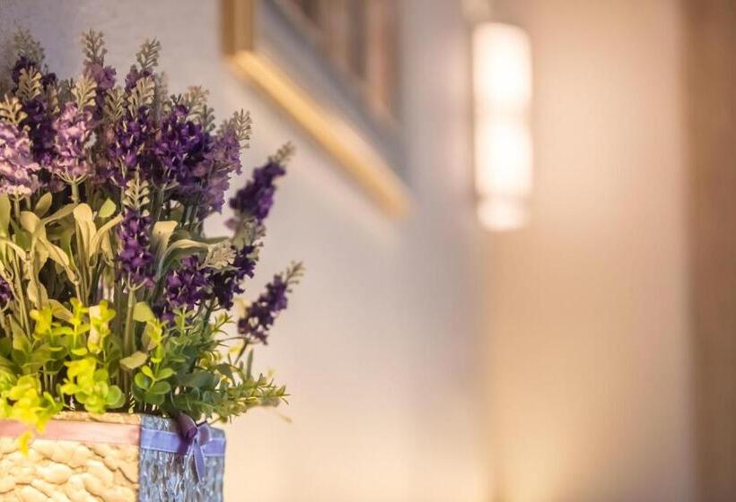 בית מלון כפרי Lavender Inn Nusa Bestari