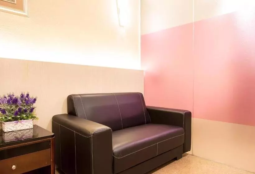 هتل Lavender Inn Nusa Bestari