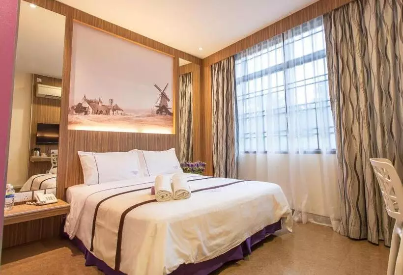 هتل Lavender Inn Nusa Bestari