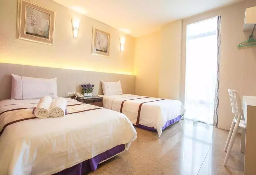 هتل Lavender Inn Nusa Bestari