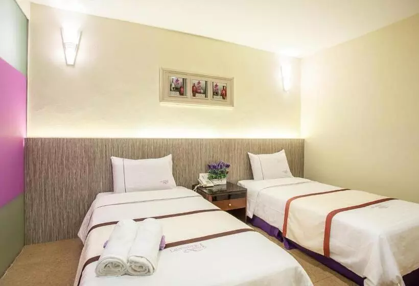 هتل Lavender Inn Nusa Bestari