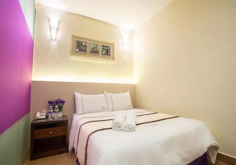 هتل Lavender Inn Nusa Bestari