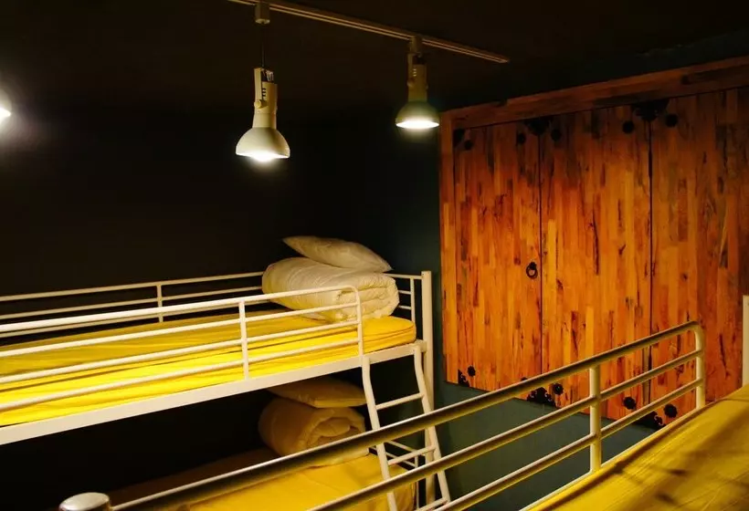 Owl Guesthouse  Hostel