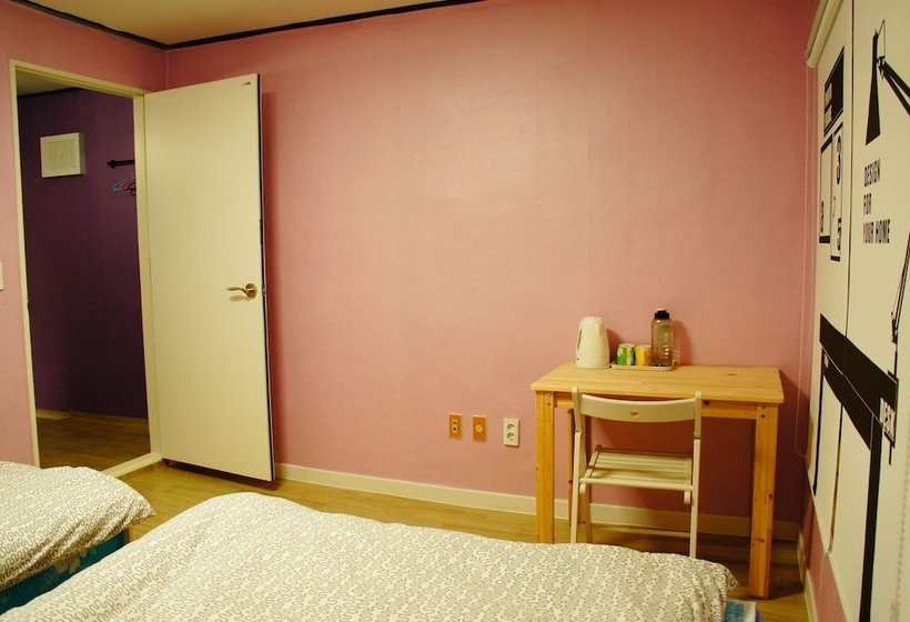 Owl Guesthouse  Hostel