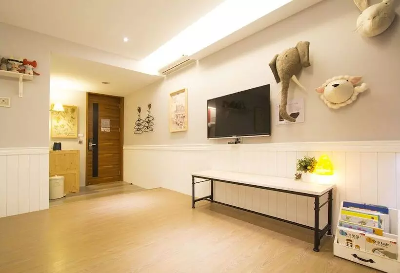 پانسیون Ra Guesthouse