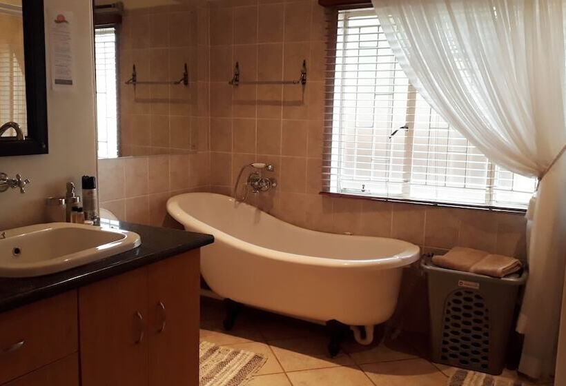 פנסיון Sunset Ridge Guest House