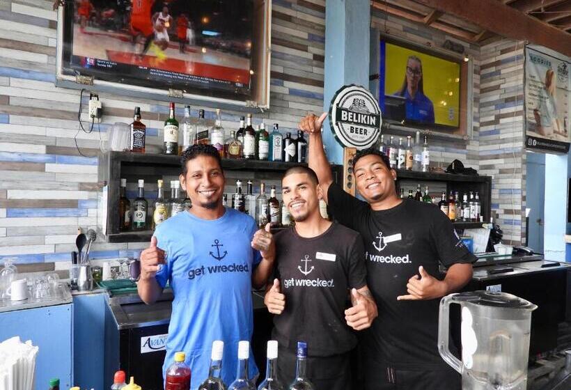 Sandbar Beachfront Hostel & Restaurant