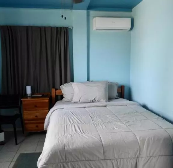 Sandbar Beachfront Hostel & Restaurant