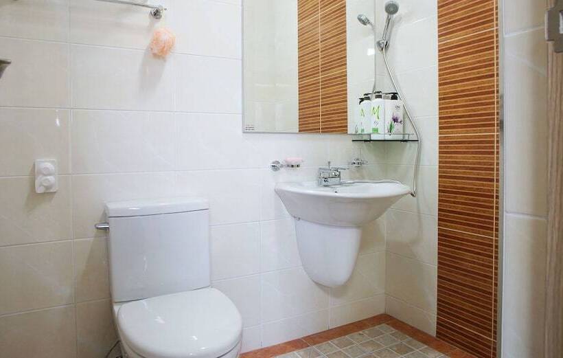 تختخواب و صبحانه Lapaloma Pension