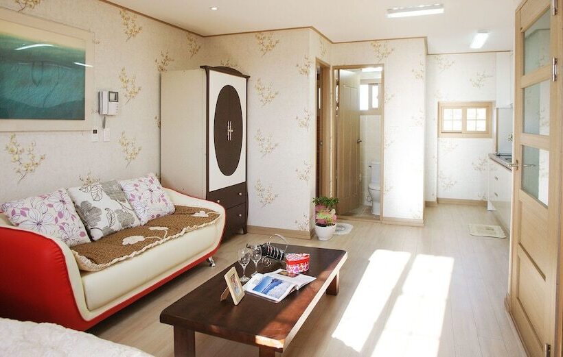 تختخواب و صبحانه Lapaloma Pension