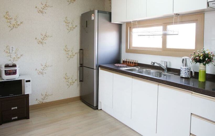 تختخواب و صبحانه Lapaloma Pension