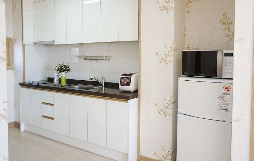 تختخواب و صبحانه Lapaloma Pension