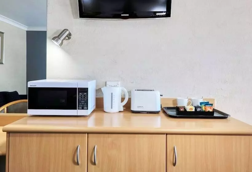 Edward Parry Motel And Apartments