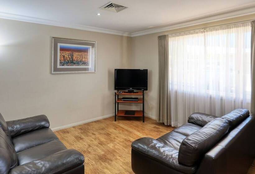 Edward Parry Motel And Apartments