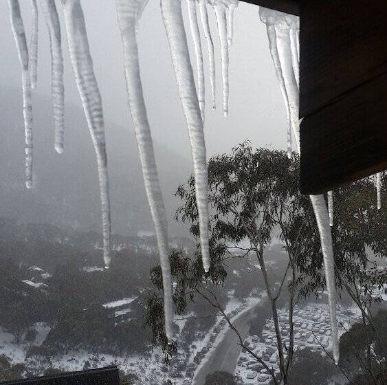 Отель Aneeki Ski Lodge